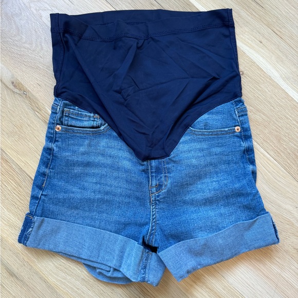 Pinkblush Maternity • Elastic Belly Band Cuffed Denim Shorts • Size 27 - Picture 2 of 5